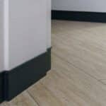 Couleur plinthe avec mur blanc