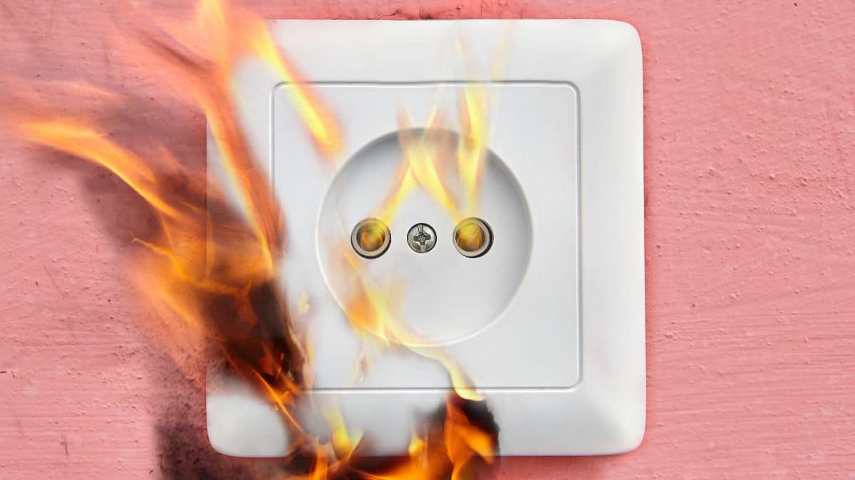 Incendies domestiques : l'appareil qu'il faut absolument débrancher le soir