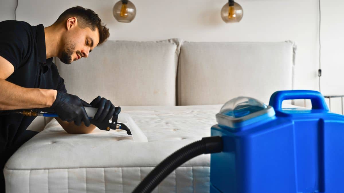 Vous nettoyez mal votre matelas ? Ces 5 erreurs coûtent cher en confort