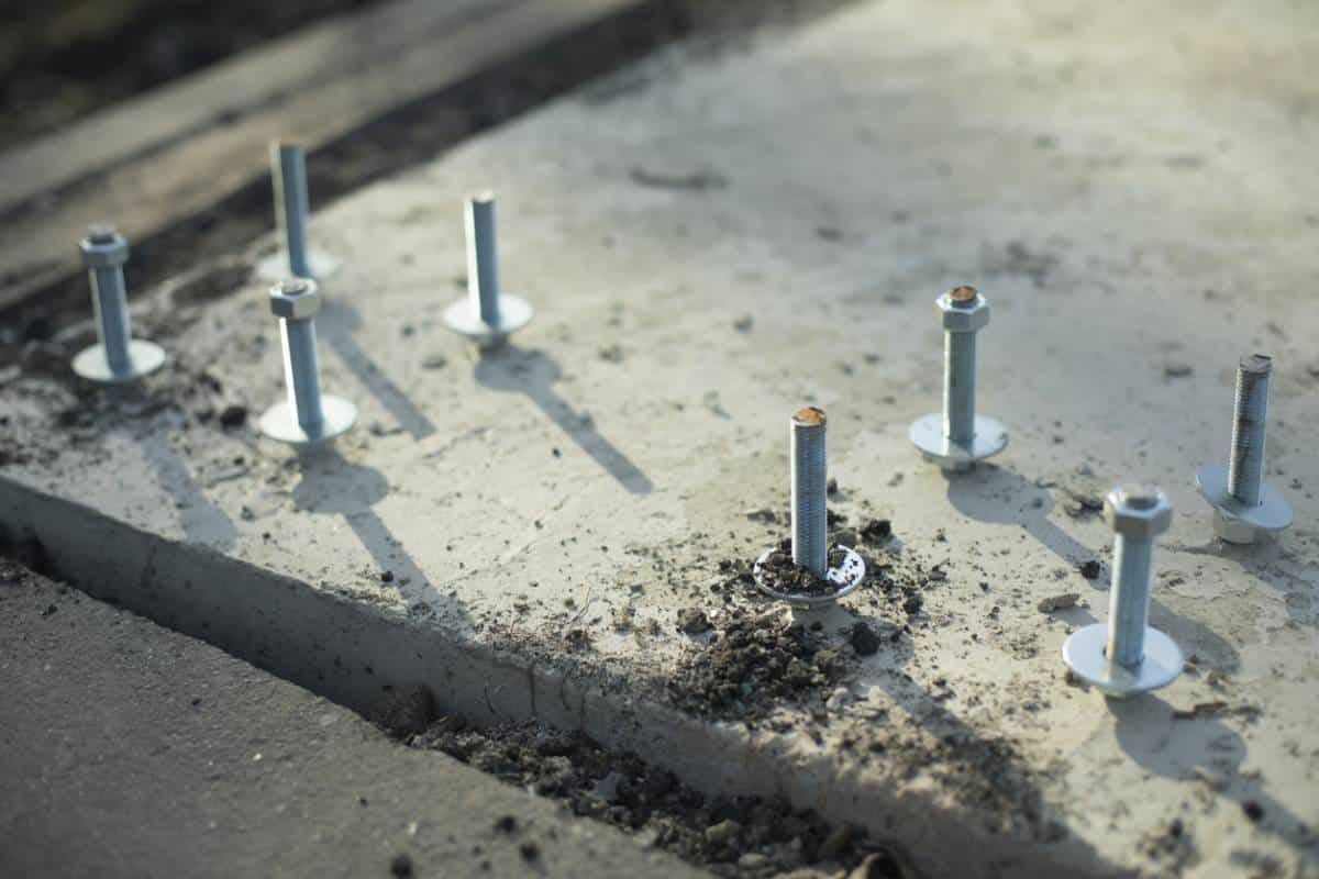 Vis autoforeuse et vis à tôle : le guide de sélection